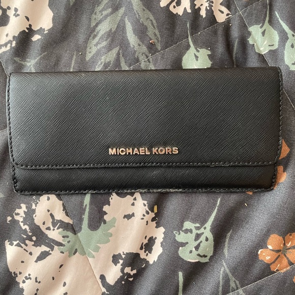 Michael Kors Jet Set Wallet - Picture 1 of 2